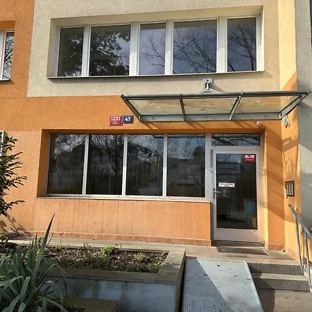 Hoa Stay - Metro Station Pankrac Prague Exterior photo