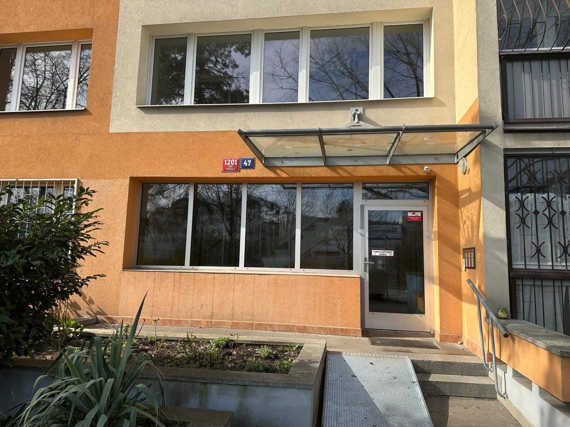 Hoa - Metro Station Pankrac Apartmán Praha